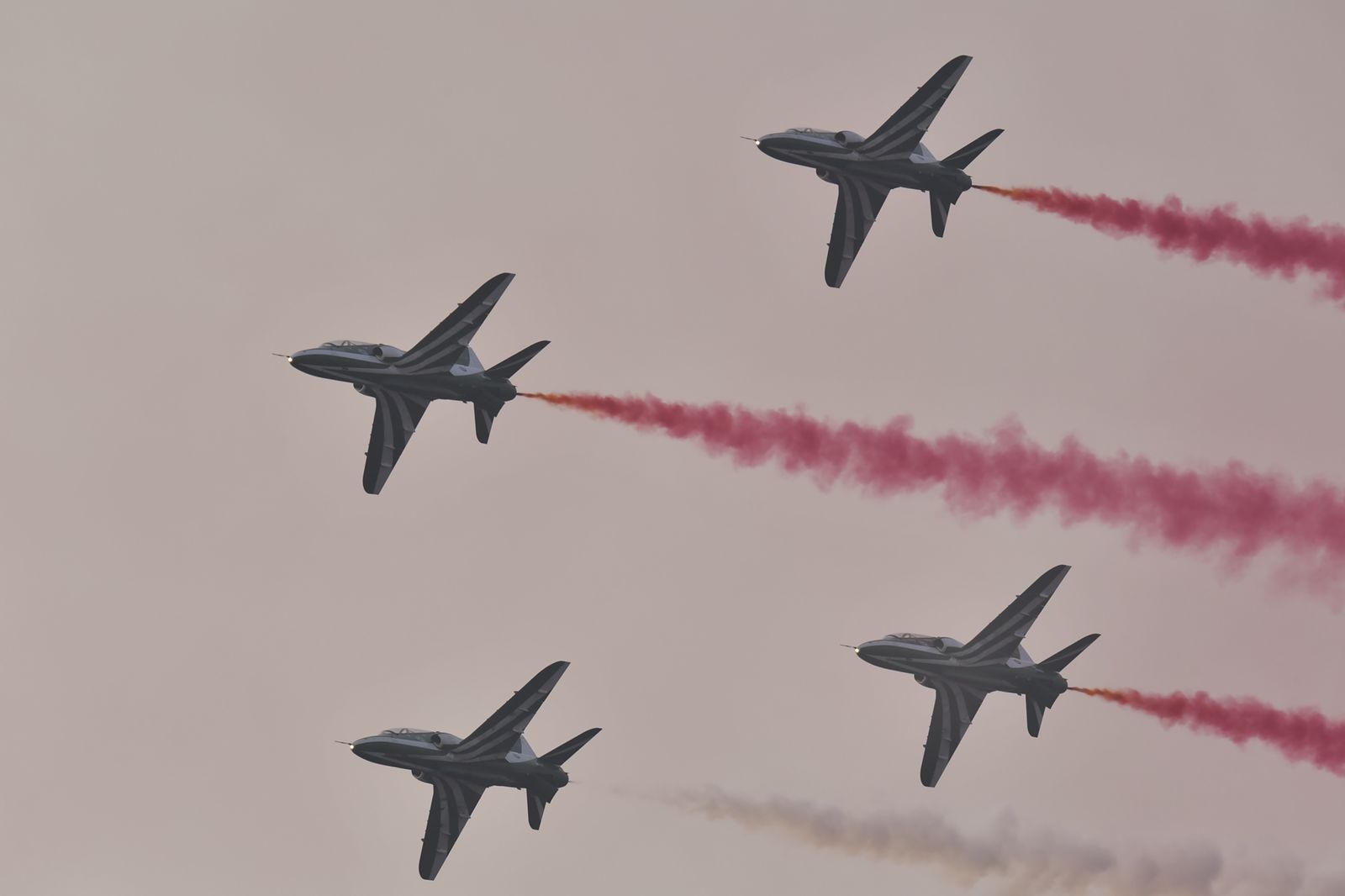 فريق الصقور السعودية يُزين سماء جدة قبل فورمولا 1