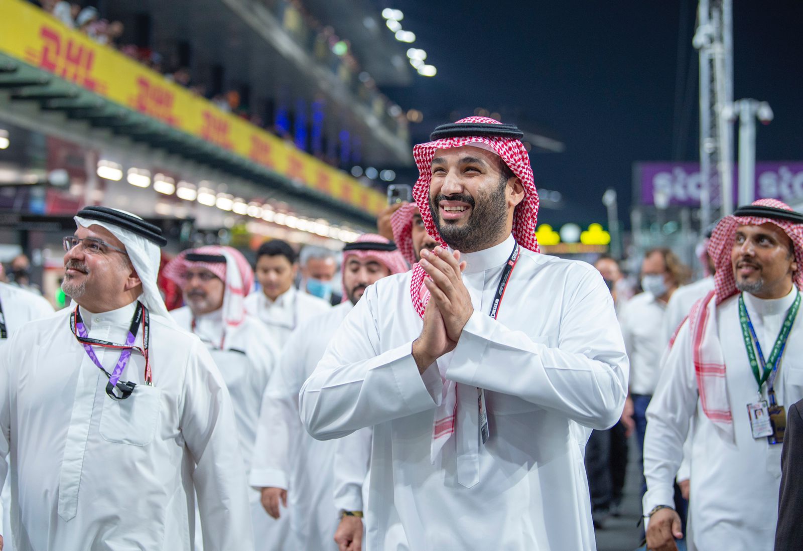 مشاهد من احتفاء جمهور فورمولا 1 بـ محمد بن سلمان