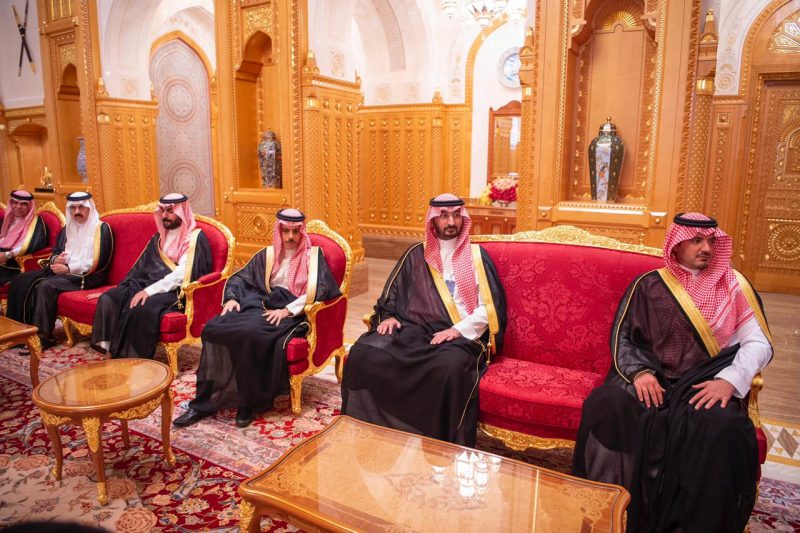 محمد بن سلمان مع سلطان عمان  مراسم الاستقبال