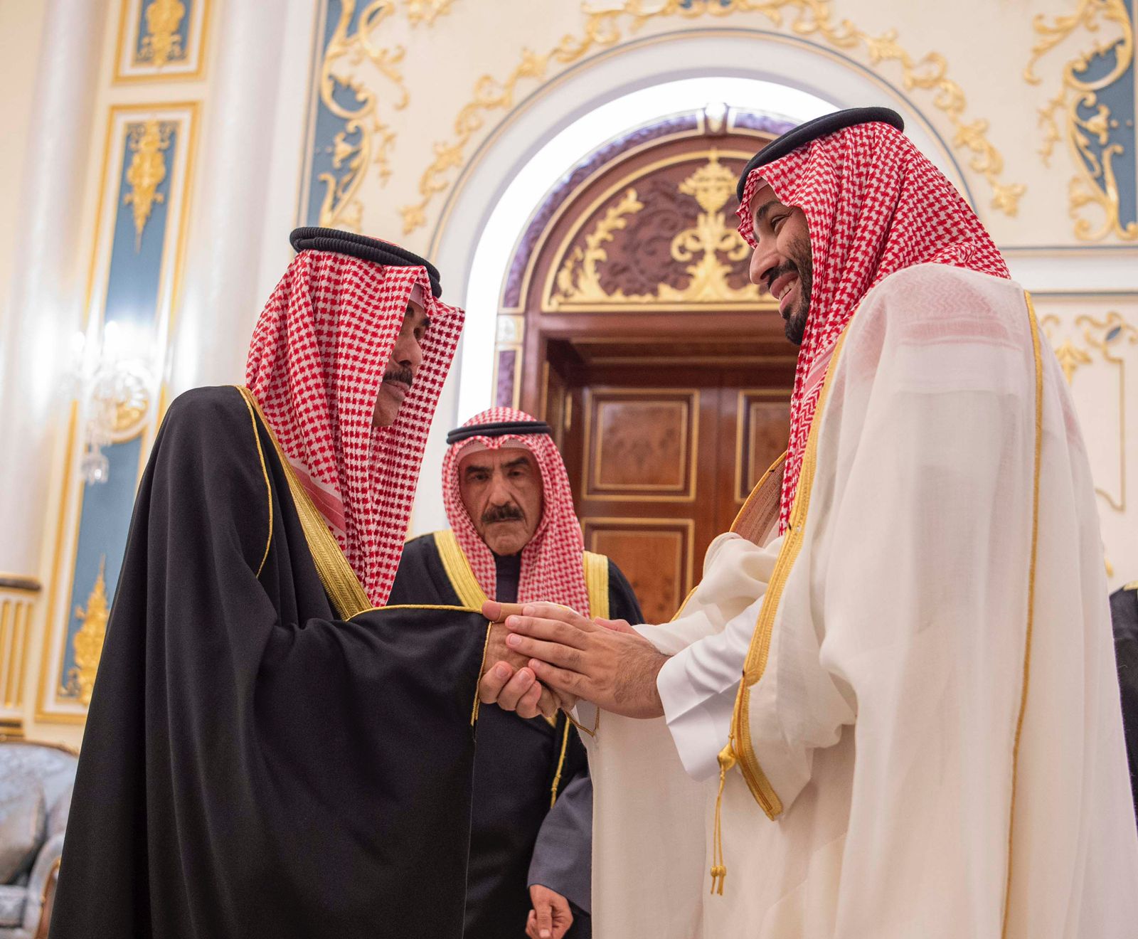 محمد بن سلمان يصل الكويت ويلتقي الشيخ نواف الأحمد