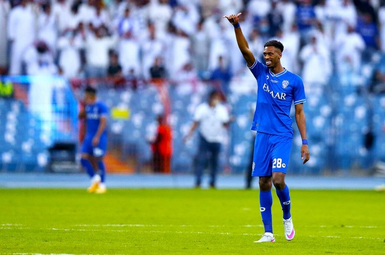 محمد كنو يفجر أزمة بين الهلال والنصر