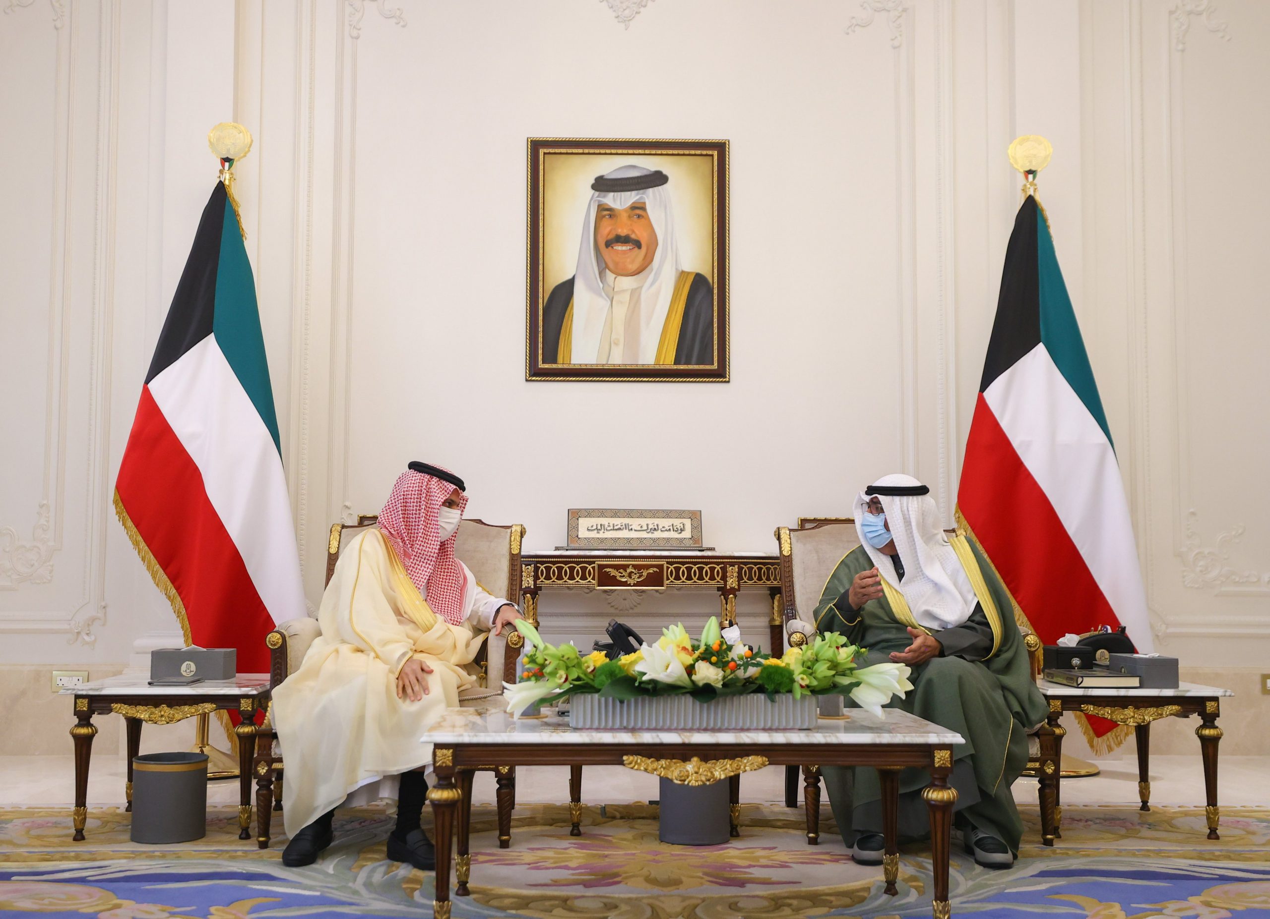 الملك سلمان يبعث رسالة خطية لأمير الكويت