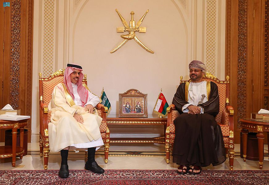 الملك سلمان يبعث رسالة خطية لسلطان عمان