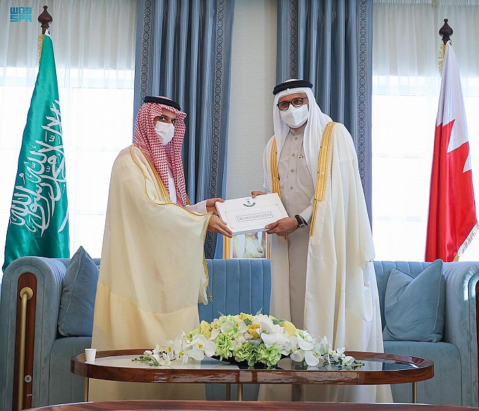 الملك سلمان يبعث رسالة خطية لملك البحرين