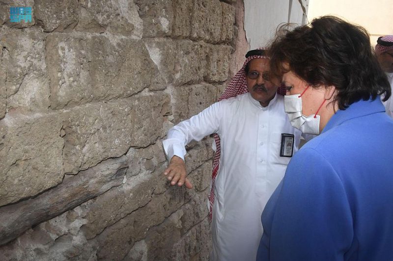 وزيرة السياحة الفرنسية تزور المنطقة التاريخية بجدة
