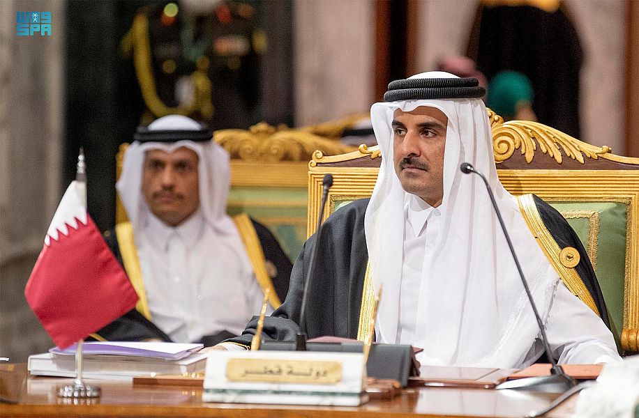 أمير قطر يشكر الملك سلمان وولي العهد على قمة الرياض