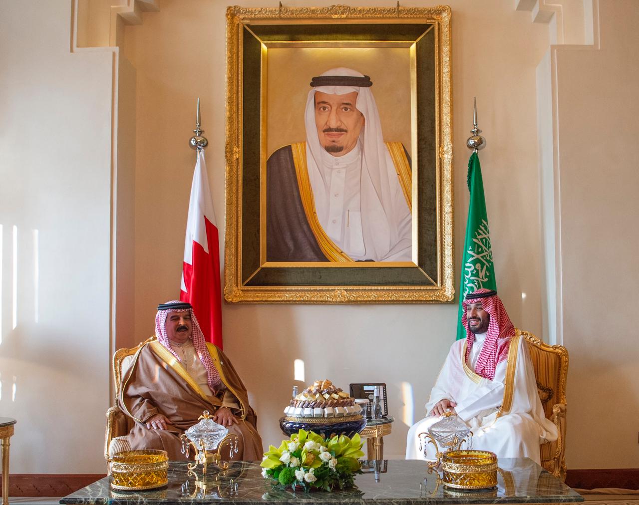 محمد بن سلمان في برقيتين لملك البحرين وولي عهده: مباحثاتنا أكدت متانة الروابط الأخوية