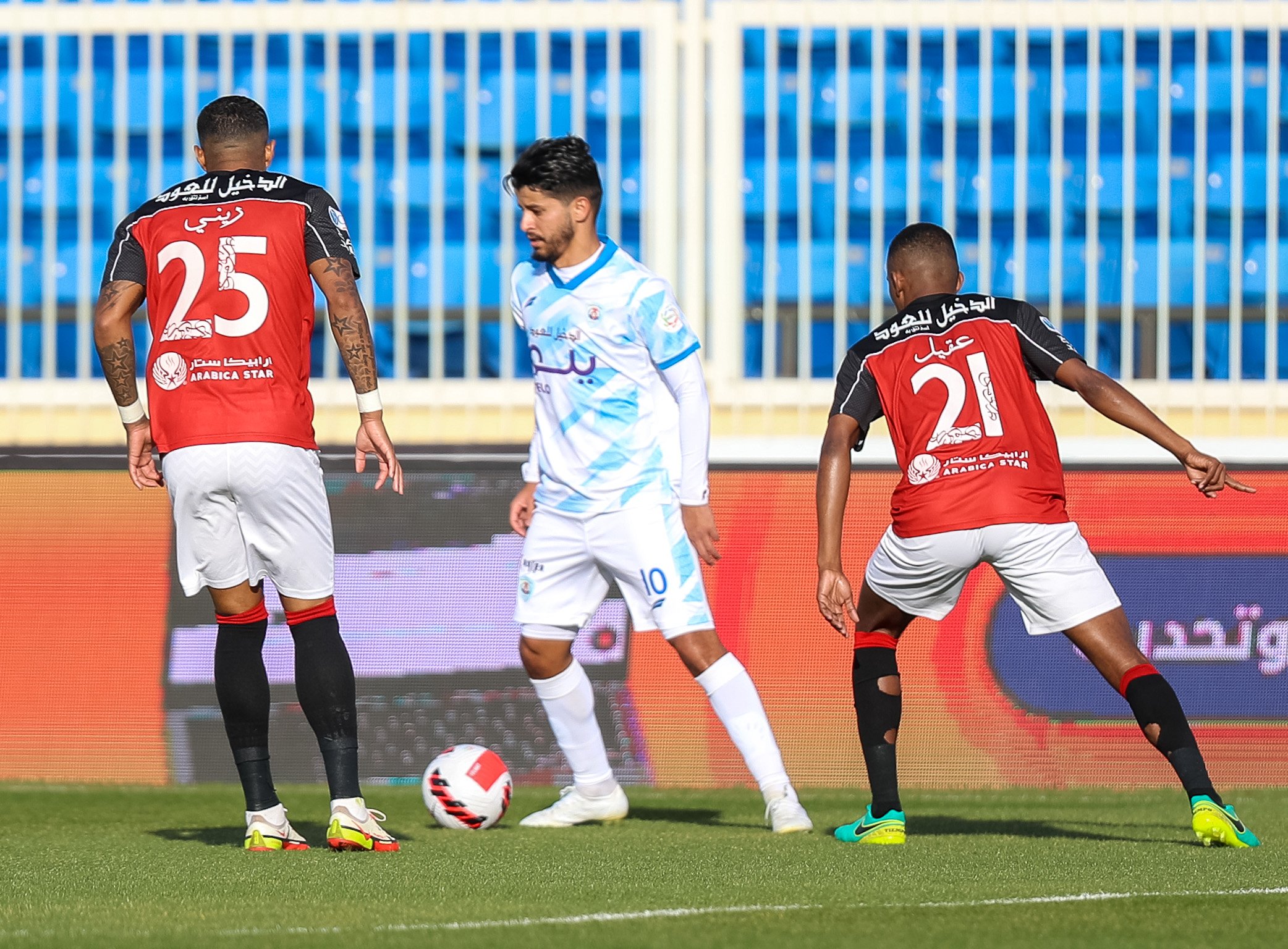 تعادل سلبي بين أبها والرائد بالشوط الأول