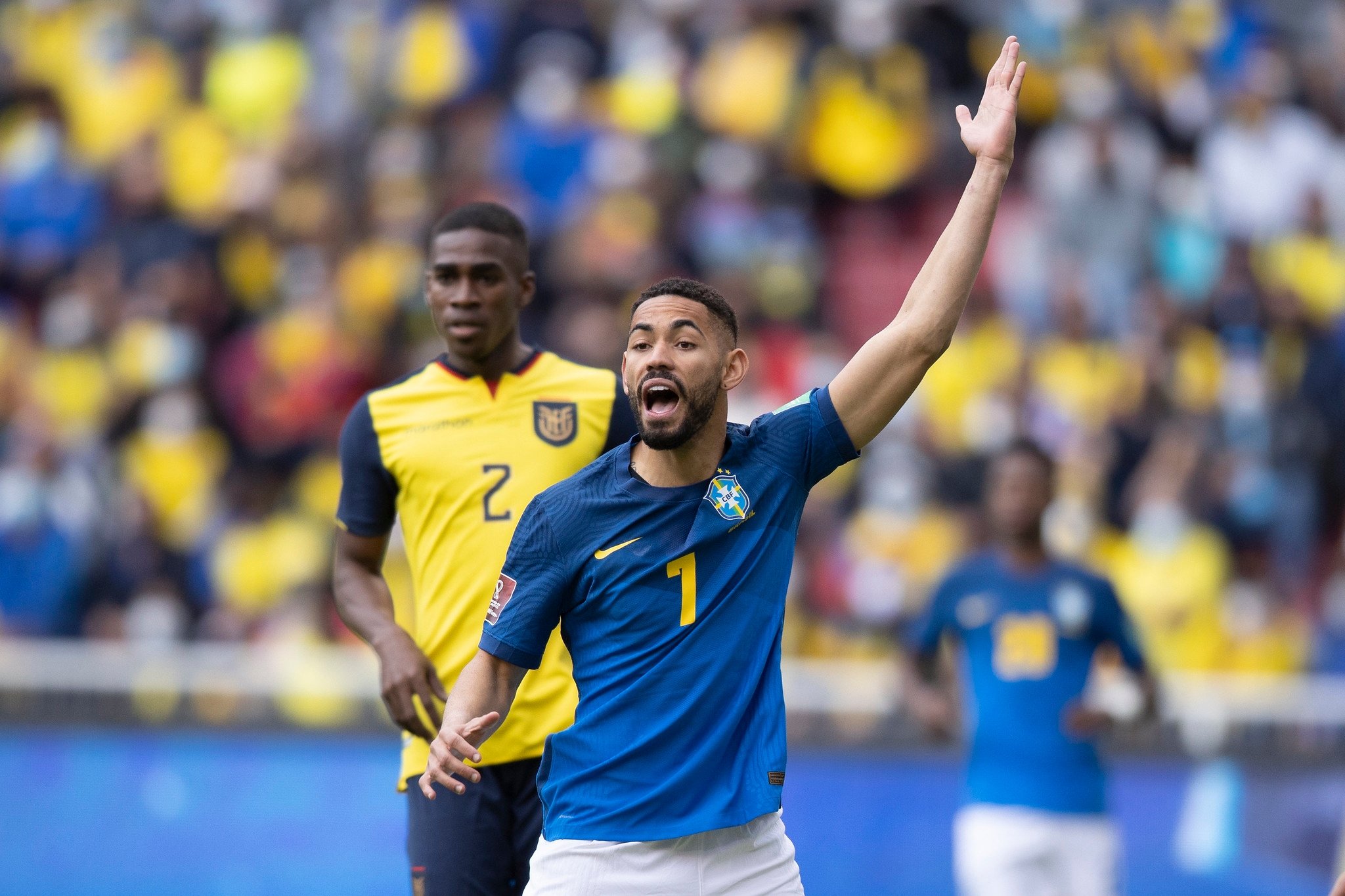 حكم مباراة منتخب البرازيل ضد الإكوادور يثير الجدل