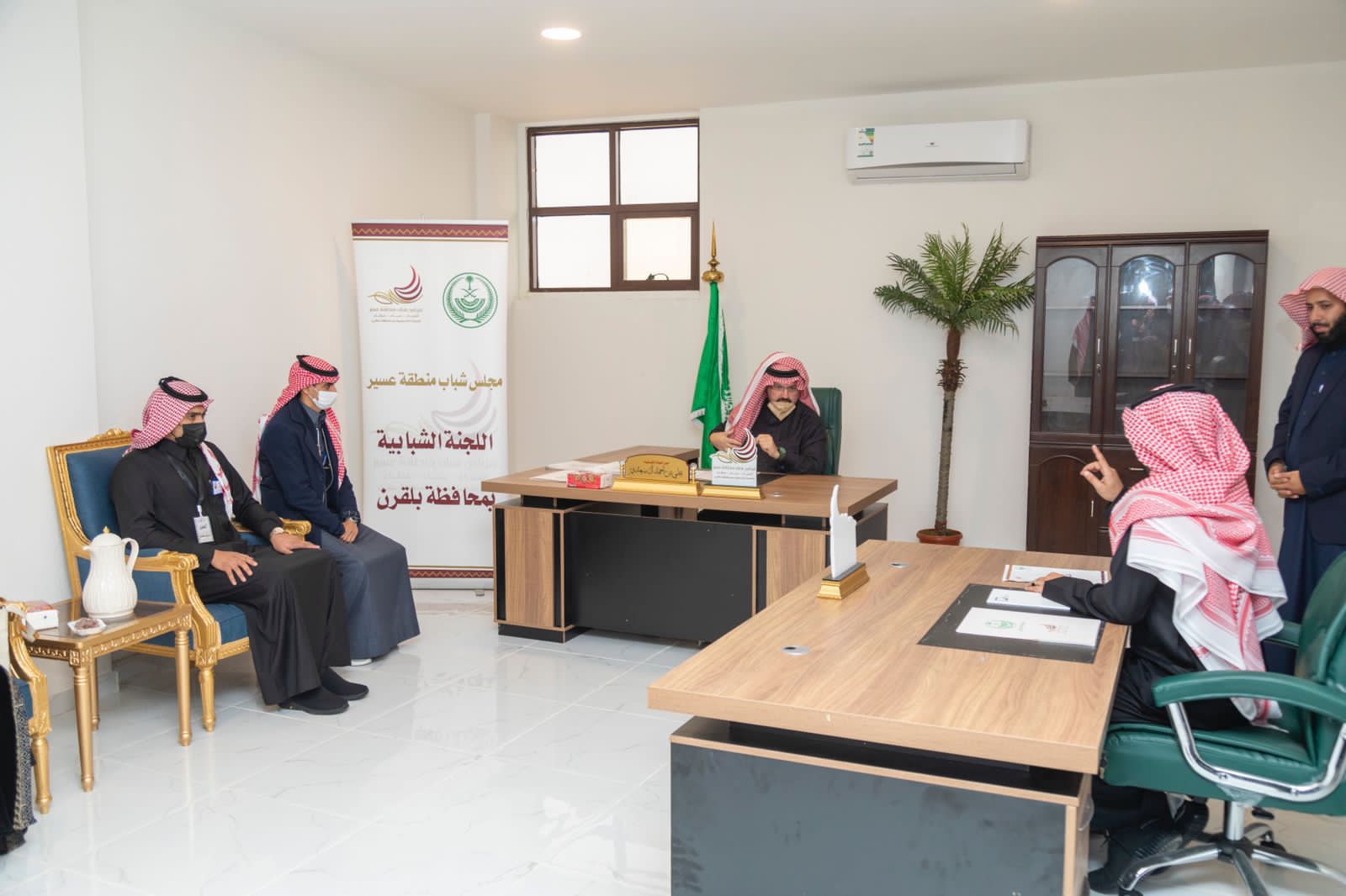 تركي بن طلال يلتقي باللجنة الشبابية في بلقرن ويفتتح مقرهم