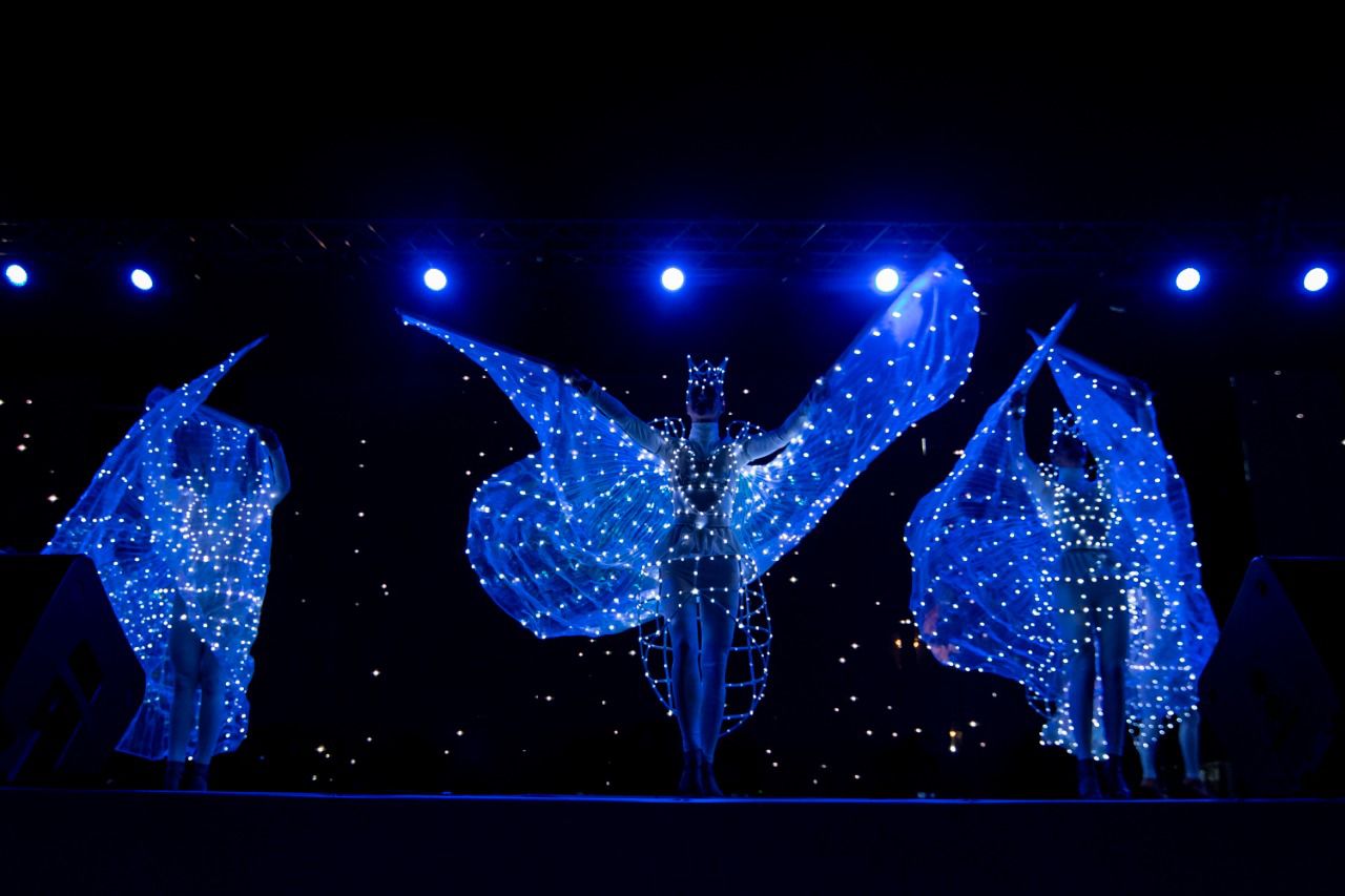 الرقصات البهلوانية للسيرك العالمي تلهب ختام فعاليات شجرة السلام