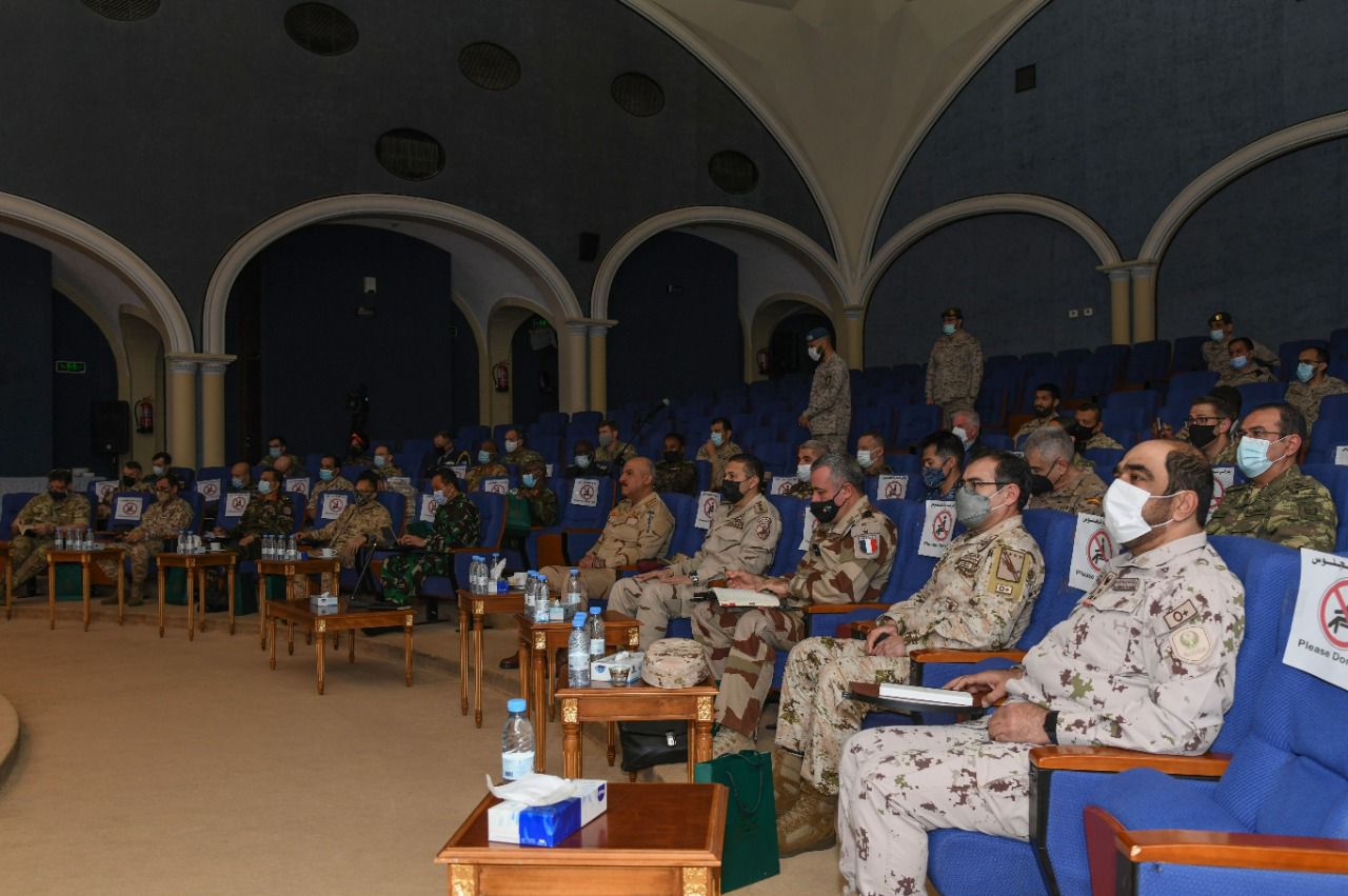 قيادة التحالف تطلع الملحقين العسكريين على الانتهاكات الحوثية