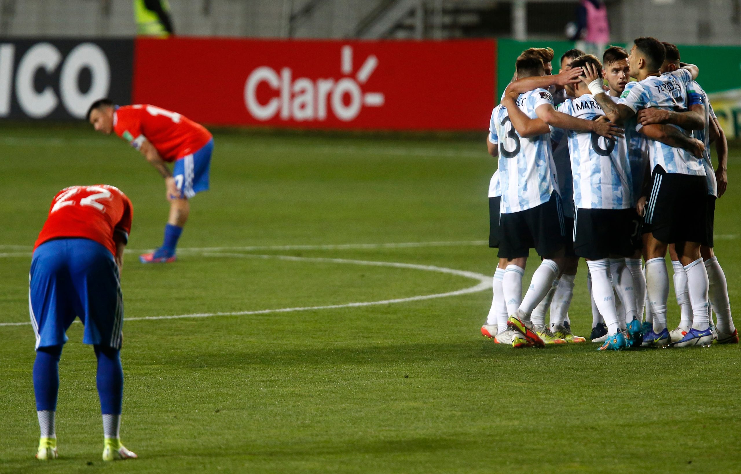منتخب الأرجنتين يؤزم موقف تشيلي