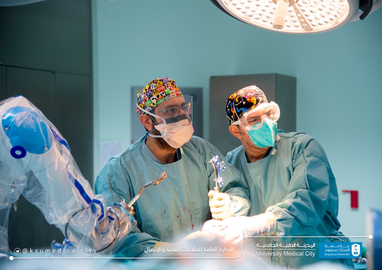 إجراء أول عملية باستخدام الروبوت الجراحي بالكويت