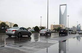 أمطار غزيرة على الرياض والدفاع المدني يحذر