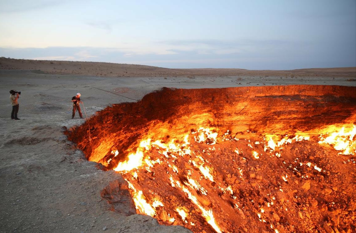 رئيس تركمانستان يوجه بإطفاء بوابات جهنم المشتعلة منذ 40 عاماً