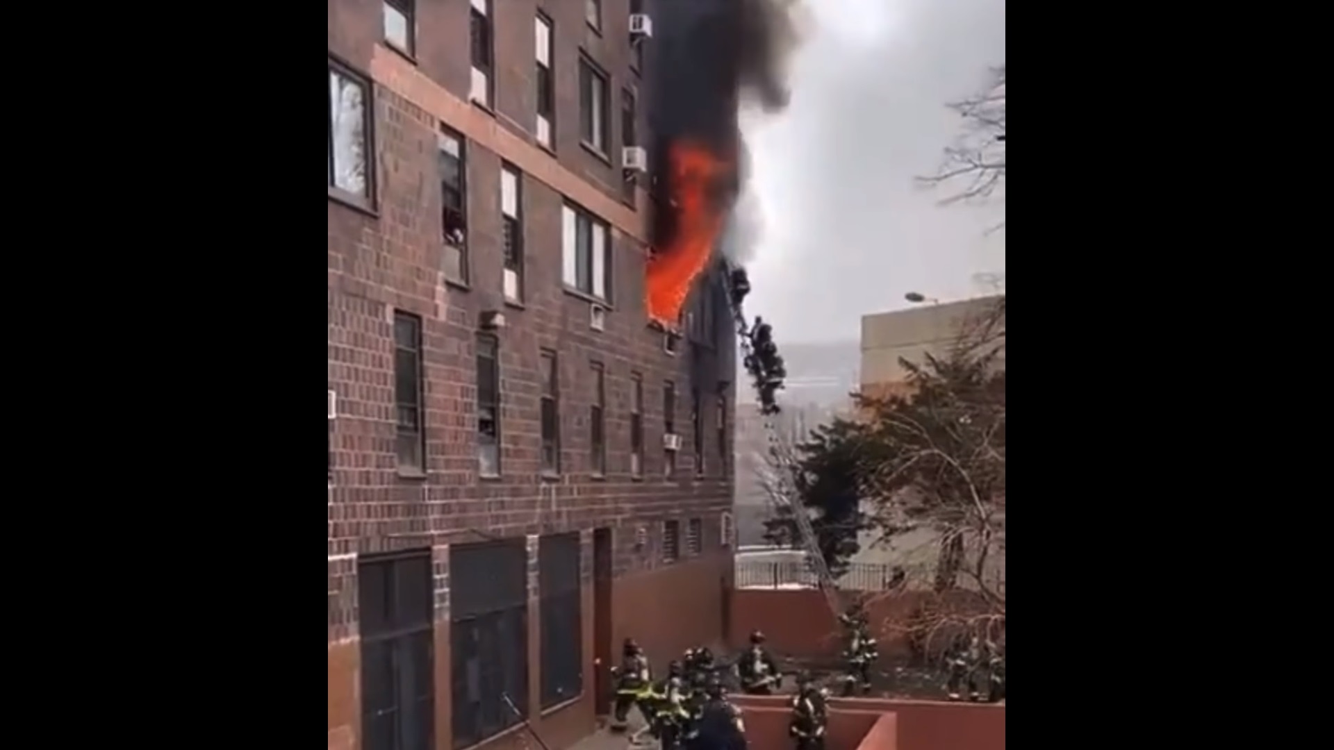 حريق مروع في مبنى بنيويورك والضحايا في كل طابق