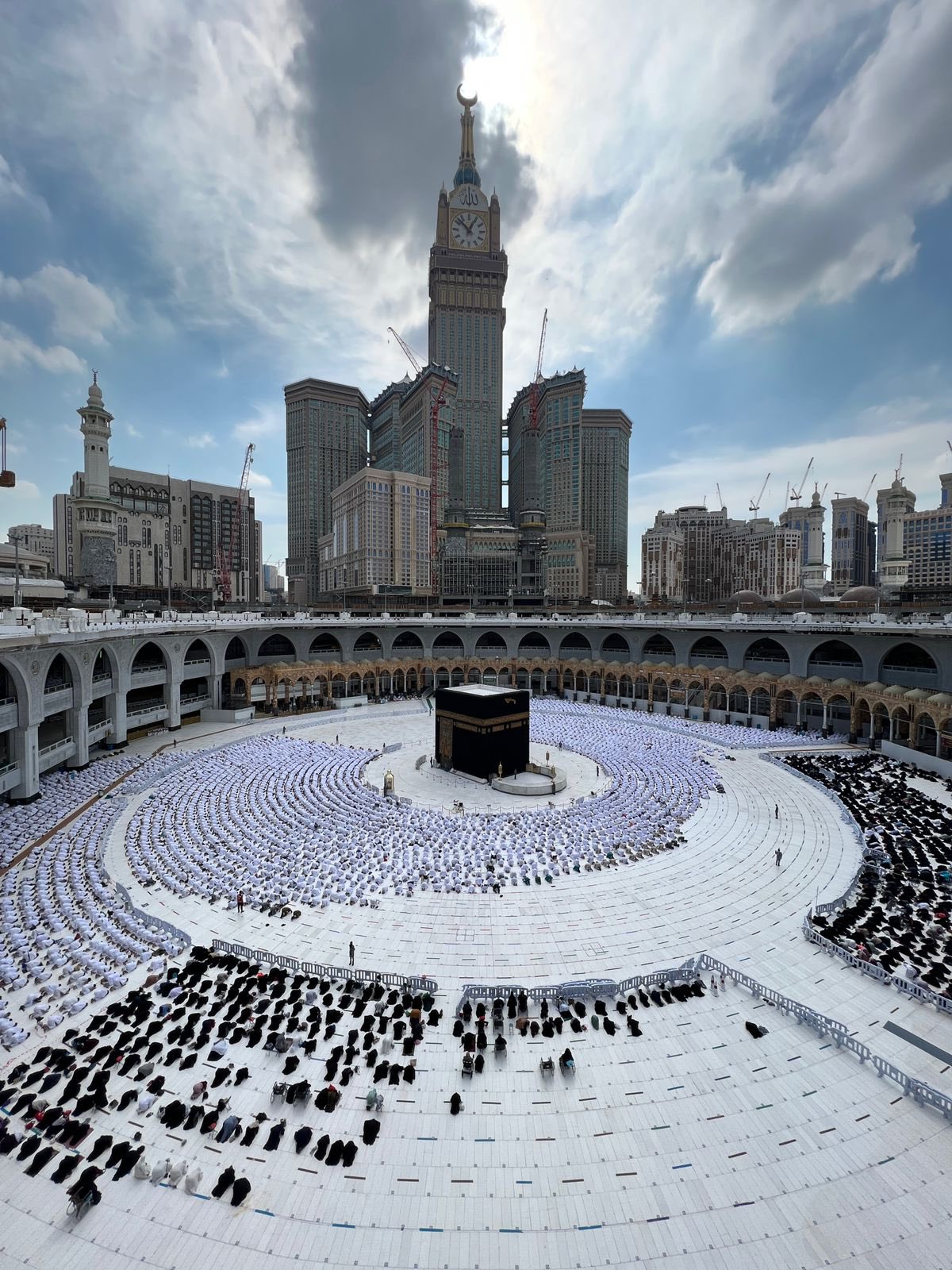 إلغاء تصاريح الصلاة في المسجد الحرام وتصاريح زيارة النبي ﷺ