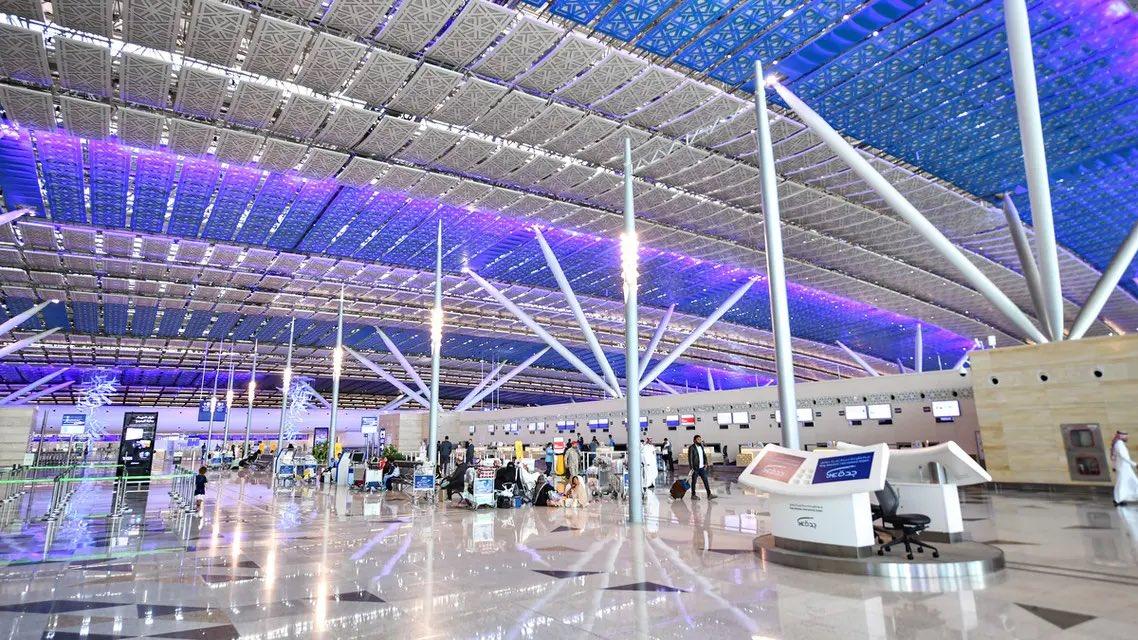 6 أمتعة غير مسموح السفر بها عبر مطار الملك عبدالعزيز