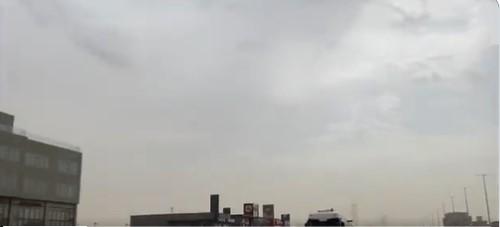 الضباب والأمطار يعانقان سماء منطقة الرياض
