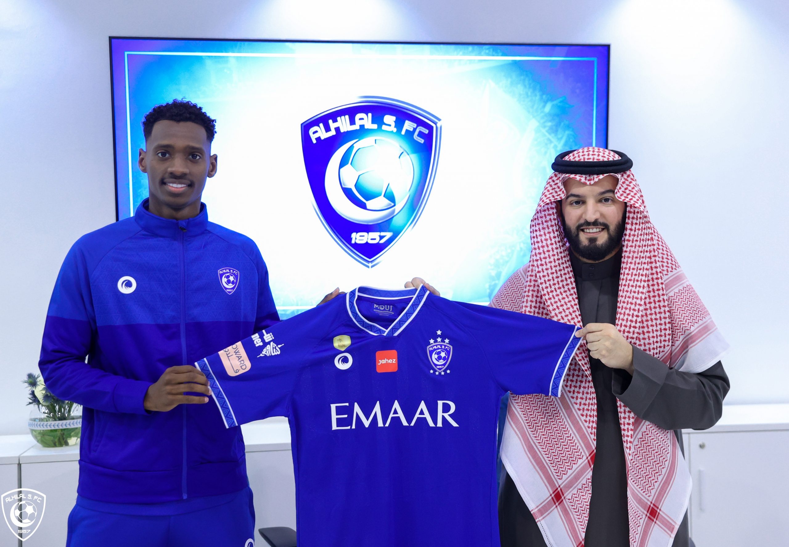 الهلال يمدد عقدي رديف والقحطاني