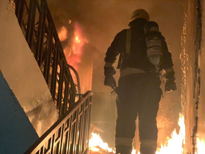 عملية للمدني فجراً لإنقاذ طفلين وامرأتين من حريق في تبوك - المواطن