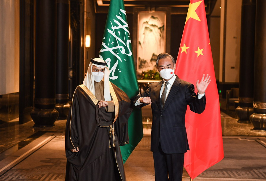 فيصل بن فرحان أول وزير خارجية يزور الصين في 2022