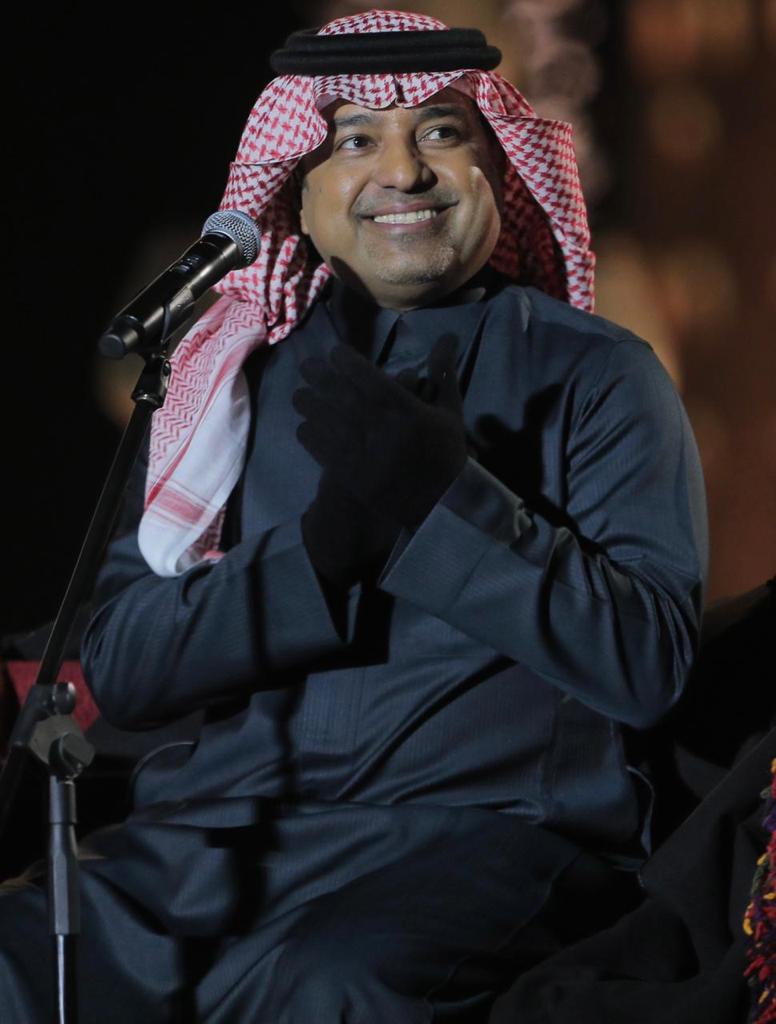 صوت راشد الماجد يبعث الدفء في جلسات العاذرية