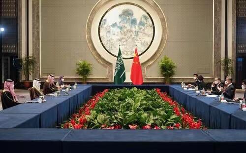 وزير الخارجية يبحث مع نظيره الصيني وجهات النظر حيال البرنامج النووي الإيراني