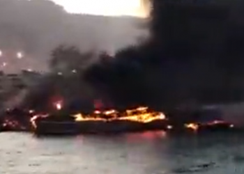 شاهد.. حريق هائل يلتهم سفن صيد في جنوب إيران - المواطن