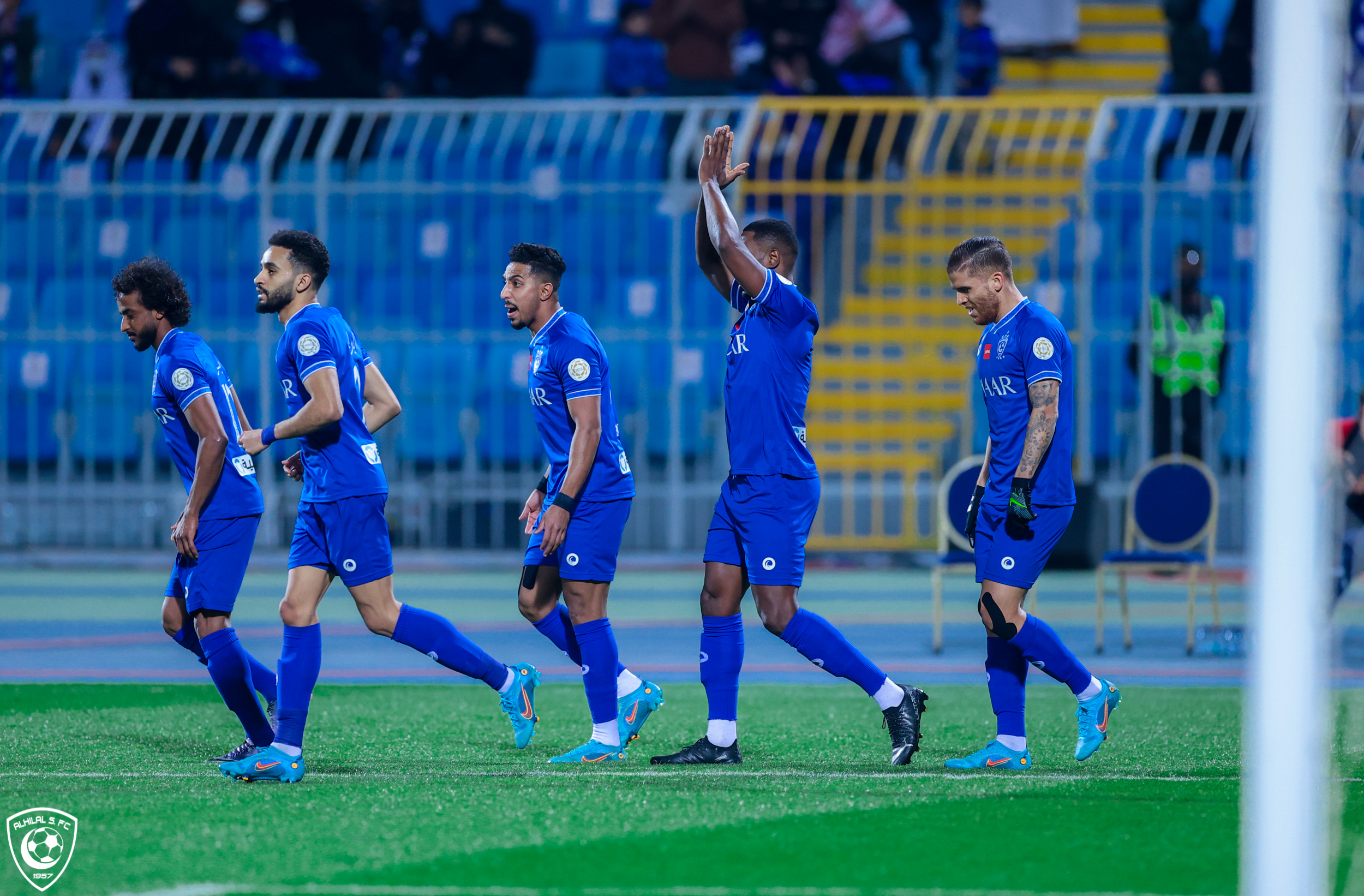 الهلال يُمتع محبيه بـ 4 أهداف في شوط واحد