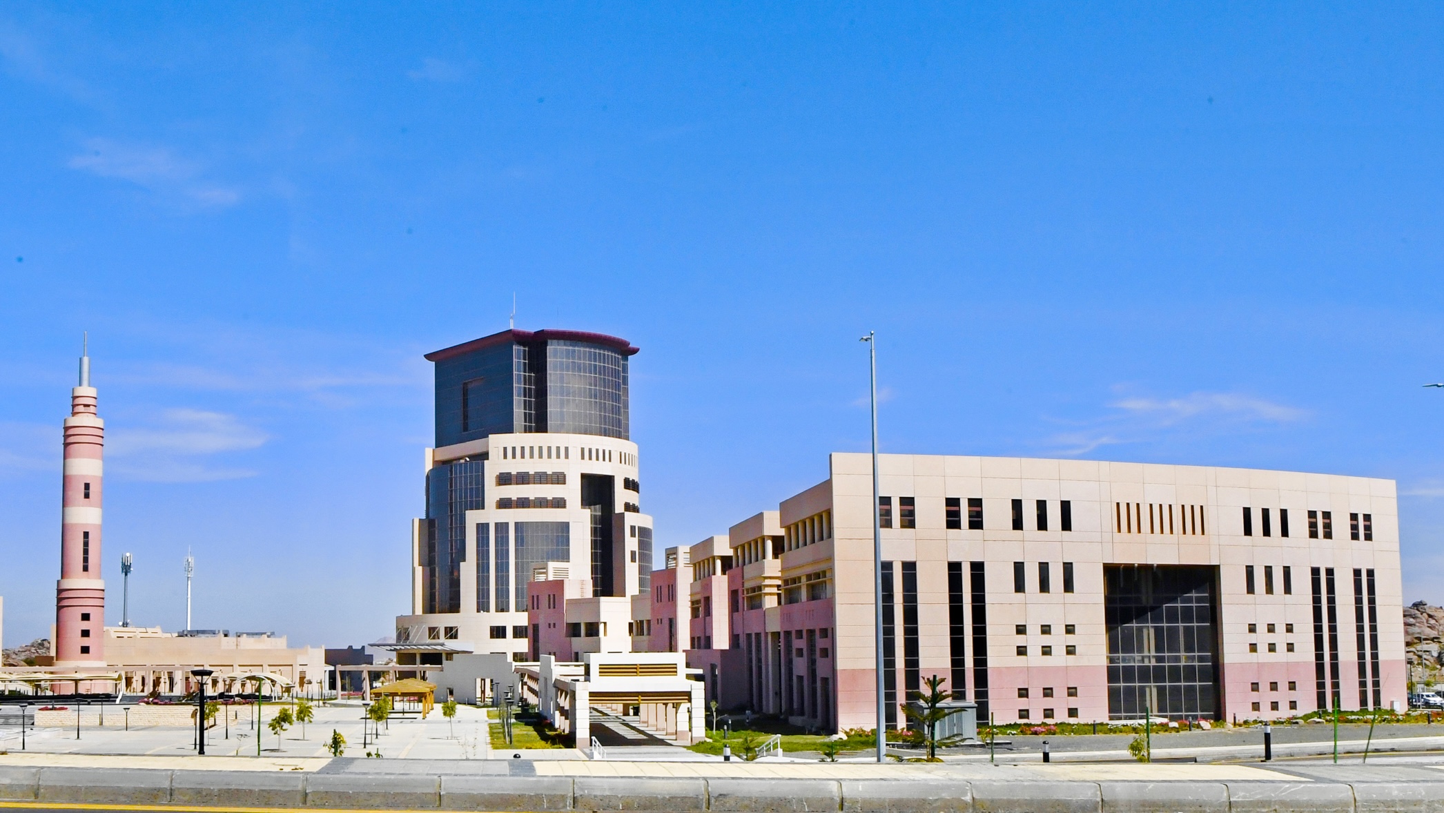 جامعة الملك خالد تستقبل طلبات الالتحاق بـ البكالوريوس والدبلوم