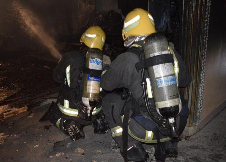 إنقاذ 3 نساء وطفلين احتجزهم حريق في حي الموسى بالرياض - المواطن