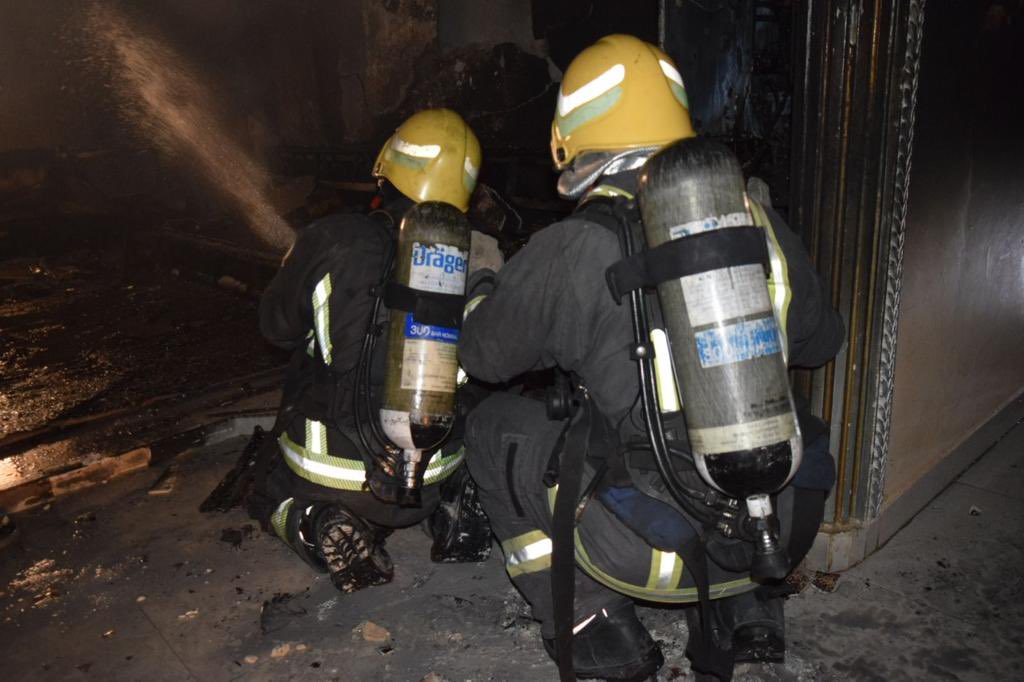 إنقاذ 3 نساء وطفلين احتجزهم حريق في حي الموسى بالرياض