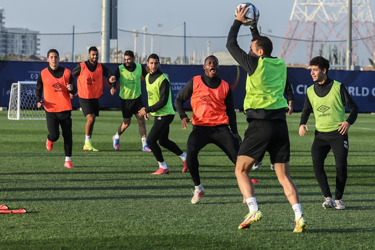 الأهلي المصري يدرس الهلال بالفيديو