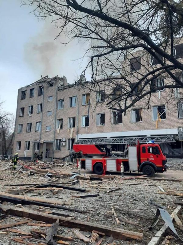 مشاهد من آثار القصف الروسي على أوكرانيا