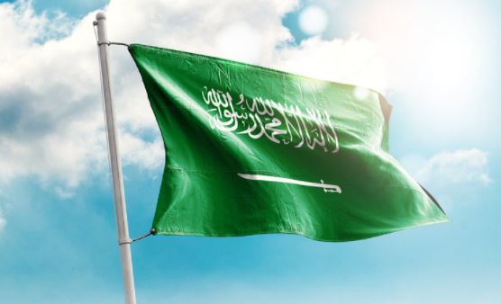 النيابة العامة: لا يجوز تنكيس أي علم سعودي يحمل الشهادتين