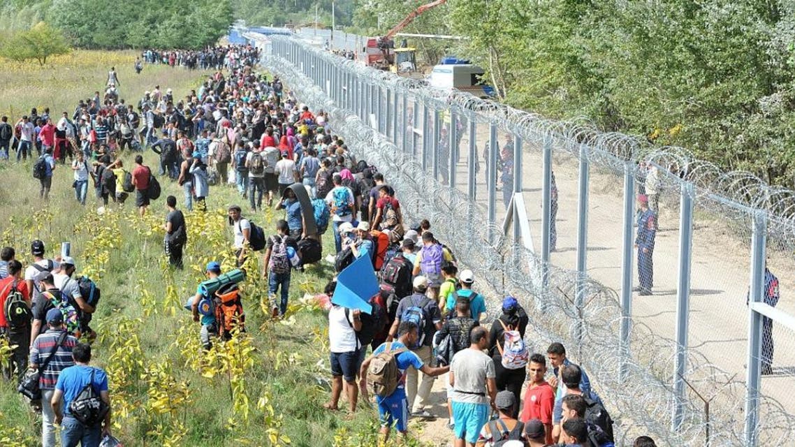 المجر تفتح حدودها وطوابير اللاجئين 5 كلم