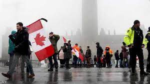 الشرطة تسيطر على وسط أوتاوا بعد احتجاجات تاريخية دامت 24 يوماً بكندا