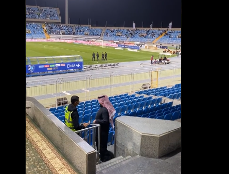 فيديو .. البلطان يغادر ملعب الملز بعد رباعية الهلال