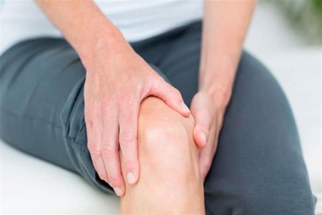 4 طرق لتخفيف أعراض خشونة الركبة