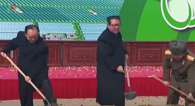 زعيم كوريا الشمالية يشارك في أعمال الزراعة