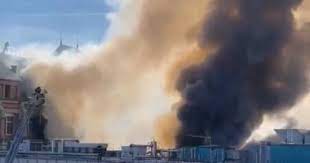 شاهد.. إصابة 34 شخصًا جراء حريق ضخم في مطبعة بنك فرنسا