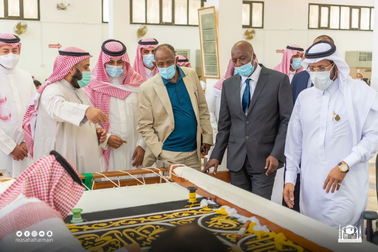  النائب العام الجيبوتي في مجمع الملك عبدالعزيز لكسوة الكعبة