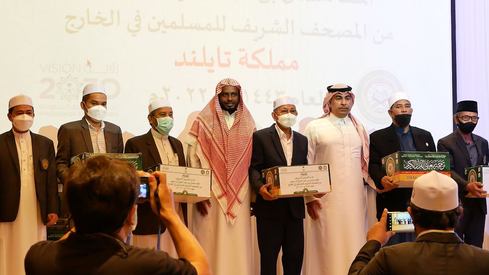 مراسم تسليم 50 ألف نسخة من المصاحف إلى تايلند