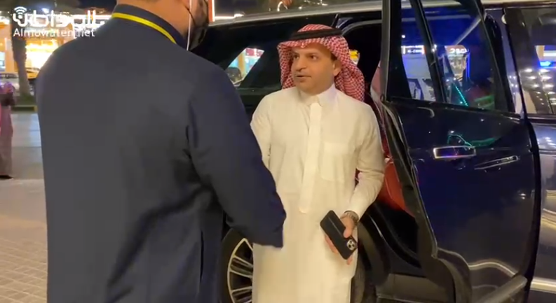 “المواطن” ترصد لحظة وصول آل معمر وبعثة النصر لمقر الإقامة بحفر الباطن