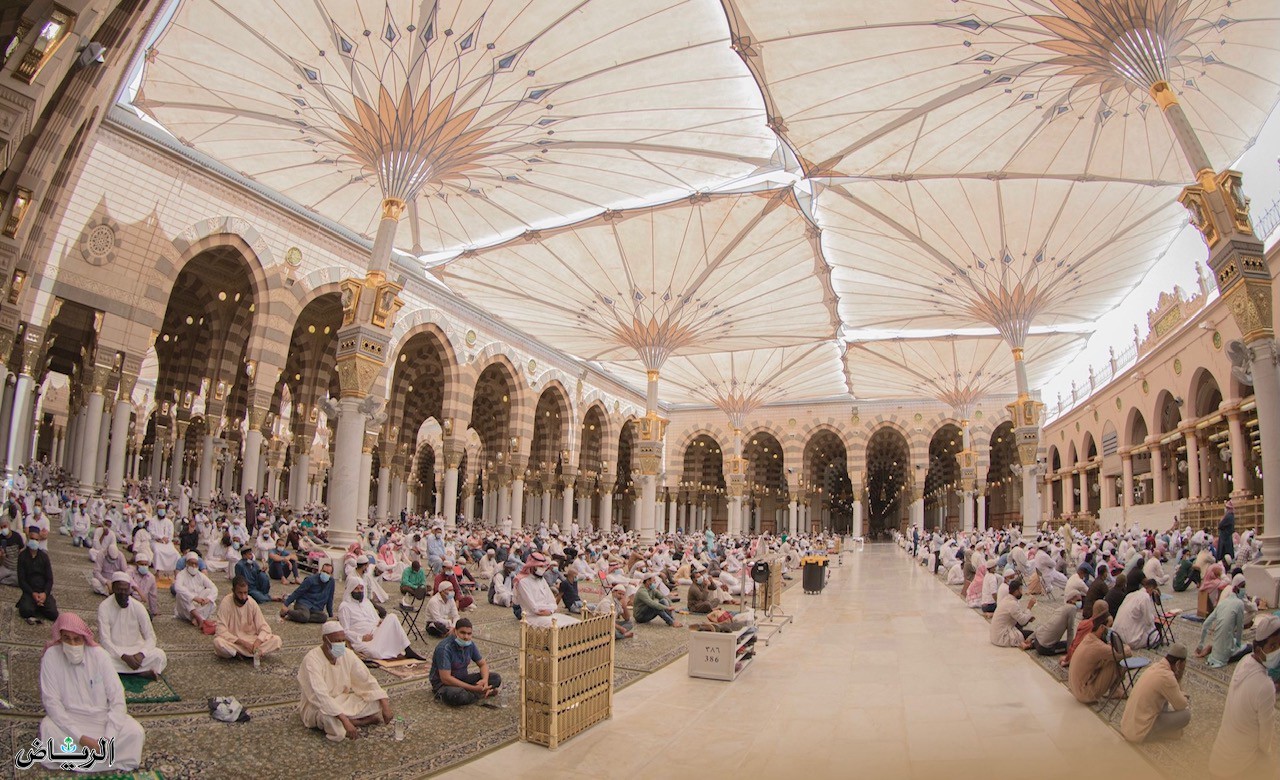 ربط مقدمي خدمة إفطار الصائمين بالمسجد النبوي بشركات الإعاشة إلكترونيًا