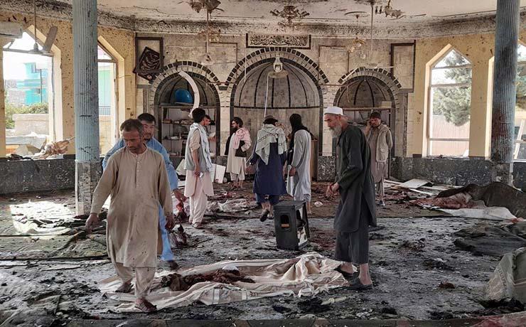 56 قتيلًا و200 جريح في تفجير مسجد بباكستان