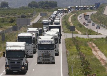 بالفيديو.. الشاحنات تغلق شوارع إسبانيا - المواطن