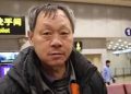 شاهد.. عجوز صيني يقيم في صالة الانتظار بالمطار منذ 14 عامًا - المواطن